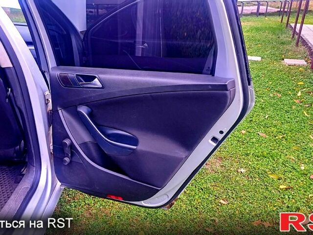 Фольксваген Пассат 2010 в Харькове на Automoto.ua Серый Фольксваген Пассат, объемом двигателя 1.6 л и пробегом 248 тыс. км за 5900 $, фото 8 на Automoto.ua