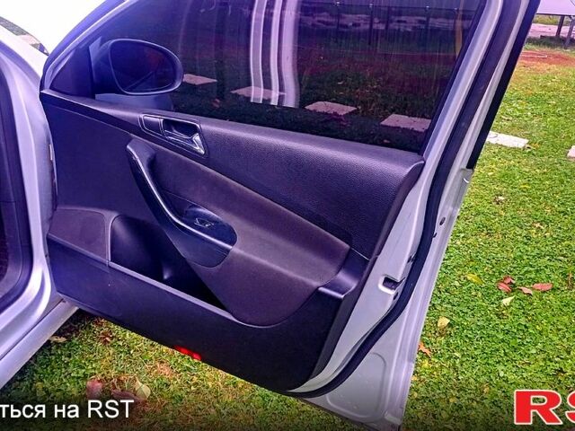 Фольксваген Пассат 2010 в Харькове на Automoto.ua Серый Фольксваген Пассат, объемом двигателя 1.6 л и пробегом 248 тыс. км за 5900 $, фото 7 на Automoto.ua