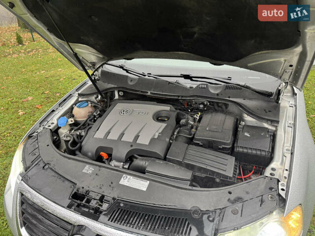 Серый Фольксваген Пассат, объемом двигателя 1.6 л и пробегом 286 тыс. км за 7250 $, фото 25 на Automoto.ua