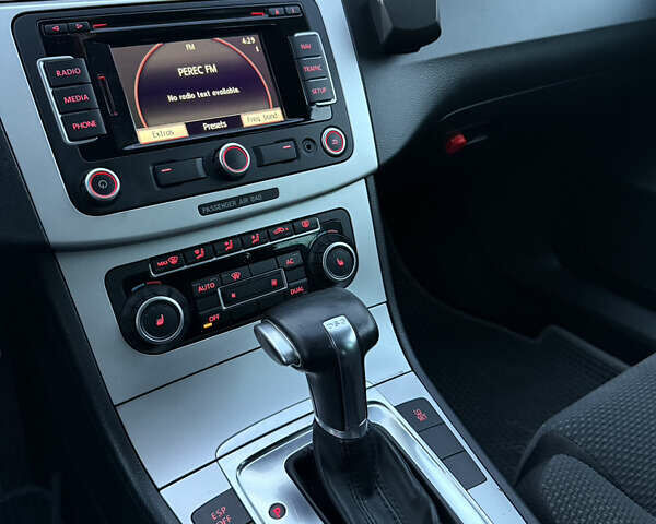 Фольксваген Пассат 2010 в Виннице на Automoto.ua Серый Фольксваген Пассат, объемом двигателя 1.97 л и пробегом 260 тыс. км за 6899 $, фото 28 на Automoto.ua
