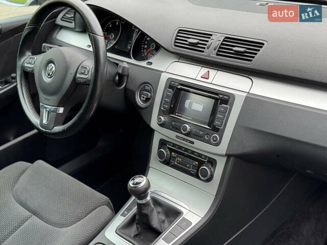 Серый Фольксваген Пассат, объемом двигателя 2 л и пробегом 236 тыс. км за 8800 $, фото 21 на Automoto.ua