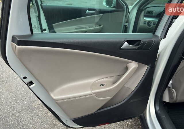 Серый Фольксваген Пассат, объемом двигателя 1.8 л и пробегом 320 тыс. км за 6500 $, фото 12 на Automoto.ua