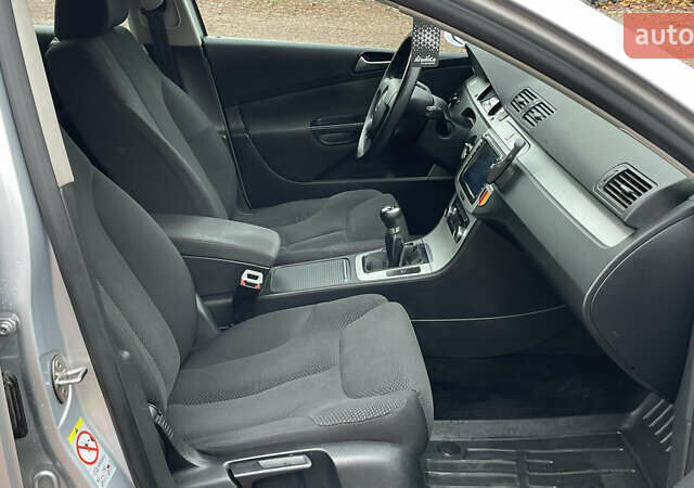 Серый Фольксваген Пассат, объемом двигателя 1.6 л и пробегом 245 тыс. км за 6500 $, фото 38 на Automoto.ua