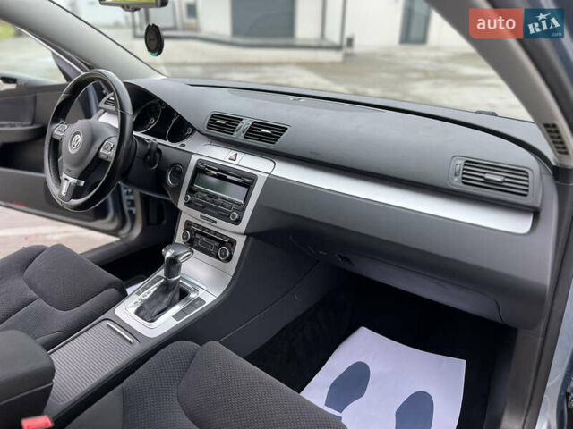 Серый Фольксваген Пассат, объемом двигателя 1.8 л и пробегом 141 тыс. км за 7500 $, фото 17 на Automoto.ua