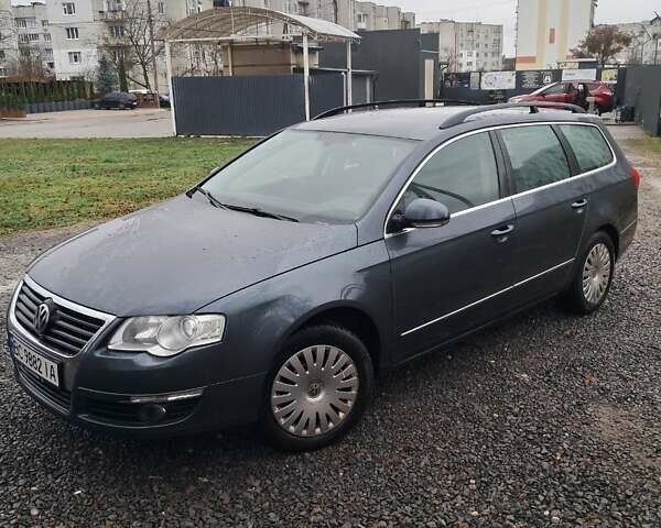 Серый Фольксваген Пассат, объемом двигателя 1.6 л и пробегом 232 тыс. км за 8136 $, фото 1 на Automoto.ua