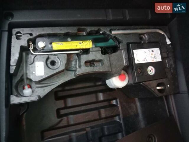 Серый Фольксваген Пассат, объемом двигателя 1.8 л и пробегом 210 тыс. км за 7850 $, фото 43 на Automoto.ua