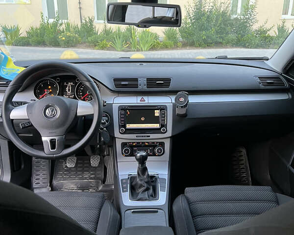 Сірий Фольксваген Пассат, об'ємом двигуна 2 л та пробігом 214 тис. км за 8300 $, фото 17 на Automoto.ua