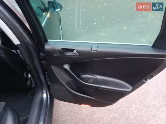 Серый Фольксваген Пассат, объемом двигателя 1.8 л и пробегом 210 тыс. км за 7850 $, фото 31 на Automoto.ua