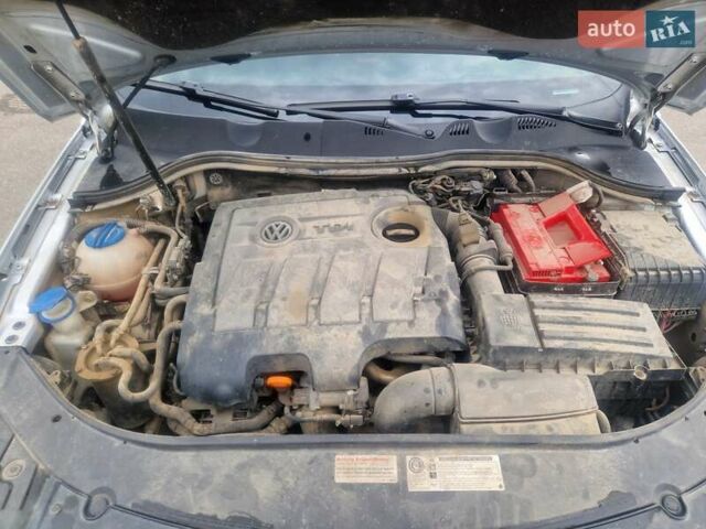 Серый Фольксваген Пассат, объемом двигателя 1.6 л и пробегом 290 тыс. км за 6800 $, фото 2 на Automoto.ua