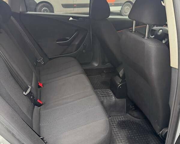 Серый Фольксваген Пассат, объемом двигателя 1.6 л и пробегом 350 тыс. км за 6300 $, фото 22 на Automoto.ua