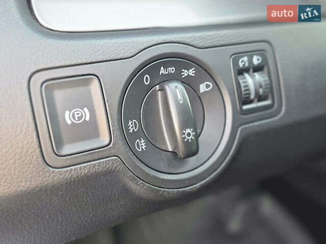 Серый Фольксваген Пассат, объемом двигателя 1.6 л и пробегом 290 тыс. км за 7500 $, фото 36 на Automoto.ua