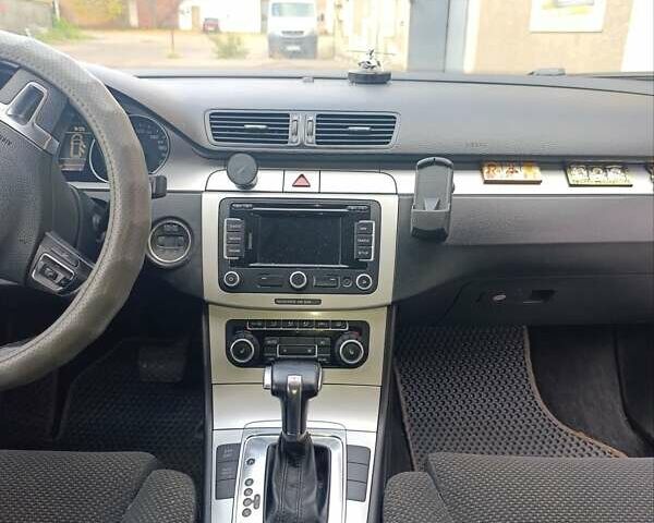 Серый Фольксваген Пассат, объемом двигателя 1.97 л и пробегом 240 тыс. км за 7000 $, фото 4 на Automoto.ua