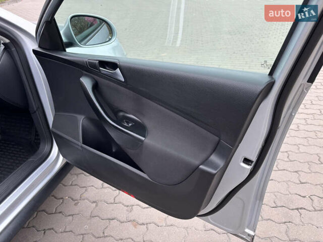 Серый Фольксваген Пассат, объемом двигателя 1.97 л и пробегом 305 тыс. км за 7000 $, фото 11 на Automoto.ua