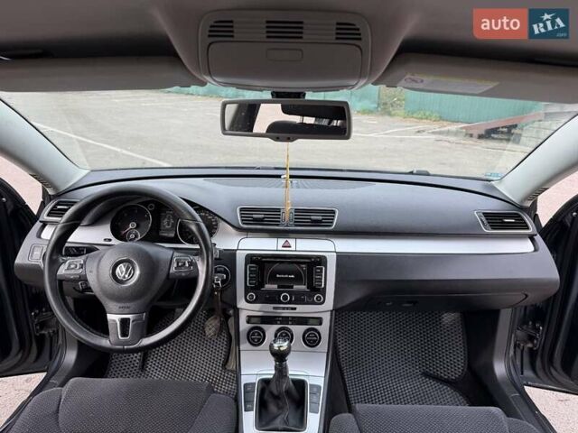 Серый Фольксваген Пассат, объемом двигателя 1.6 л и пробегом 357 тыс. км за 7300 $, фото 6 на Automoto.ua
