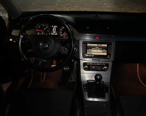 Серый Фольксваген Пассат, объемом двигателя 2 л и пробегом 302 тыс. км за 7300 $, фото 54 на Automoto.ua