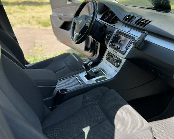 Серый Фольксваген Пассат, объемом двигателя 1.97 л и пробегом 325 тыс. км за 7699 $, фото 34 на Automoto.ua