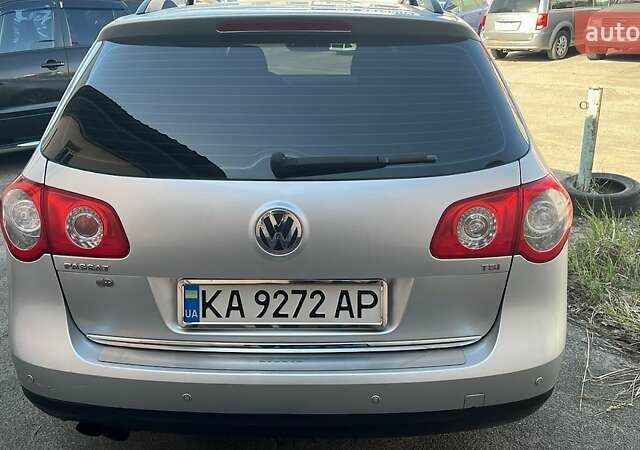 Серый Фольксваген Пассат, объемом двигателя 1.8 л и пробегом 250 тыс. км за 7500 $, фото 2 на Automoto.ua