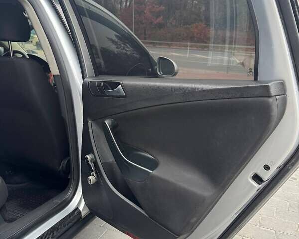 Серый Фольксваген Пассат, объемом двигателя 1.6 л и пробегом 350 тыс. км за 6200 $, фото 20 на Automoto.ua