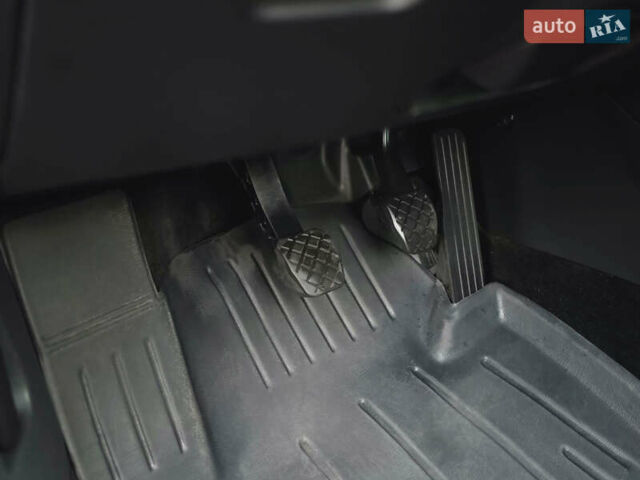 Серый Фольксваген Пассат, объемом двигателя 1.6 л и пробегом 290 тыс. км за 7500 $, фото 38 на Automoto.ua