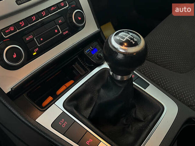 Серый Фольксваген Пассат, объемом двигателя 1.6 л и пробегом 286 тыс. км за 7000 $, фото 16 на Automoto.ua