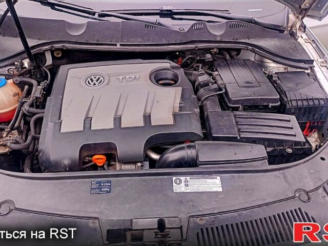 Фольксваген Пассат 2010 в Харькове на Automoto.ua Серый Фольксваген Пассат, объемом двигателя 1.6 л и пробегом 248 тыс. км за 5900 $, фото 1 на Automoto.ua