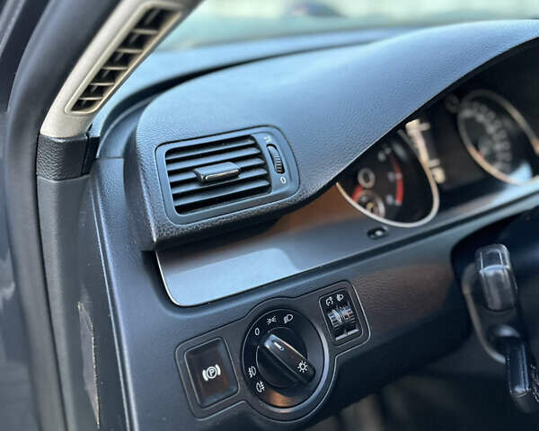 Сірий Фольксваген Пассат, об'ємом двигуна 1.4 л та пробігом 232 тис. км за 6800 $, фото 12 на Automoto.ua