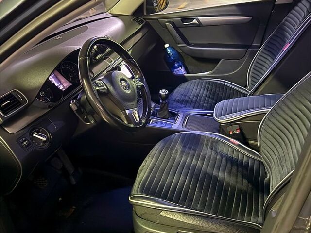 Серый Фольксваген Пассат, объемом двигателя 1.6 л и пробегом 360 тыс. км за 8000 $, фото 1 на Automoto.ua