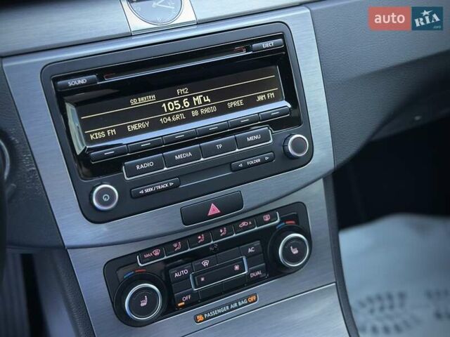 Серый Фольксваген Пассат, объемом двигателя 1.6 л и пробегом 229 тыс. км за 12500 $, фото 21 на Automoto.ua