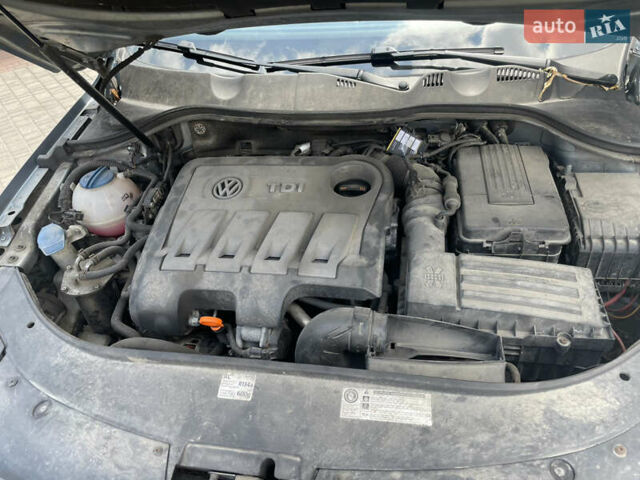 Фольксваген Пассат 2011 в Ивано-Франковске на Automoto.ua Серый Фольксваген Пассат, объемом двигателя 1.97 л и пробегом 262 тыс. км за 8450 $, фото 9 на Automoto.ua