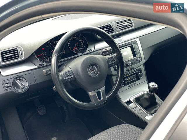 Серый Фольксваген Пассат, объемом двигателя 1.6 л и пробегом 285 тыс. км за 8200 $, фото 31 на Automoto.ua