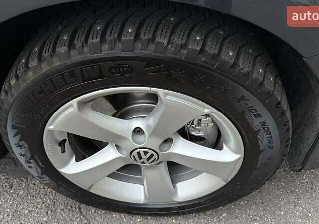 Сірий Фольксваген Пассат, об'ємом двигуна 1.6 л та пробігом 260 тис. км за 9250 $, фото 5 на Automoto.ua