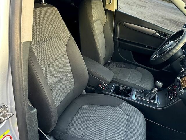 Серый Фольксваген Пассат, объемом двигателя 1.6 л и пробегом 276 тыс. км за 7000 $, фото 12 на Automoto.ua