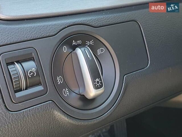 Серый Фольксваген Пассат, объемом двигателя 2 л и пробегом 243 тыс. км за 12800 $, фото 16 на Automoto.ua