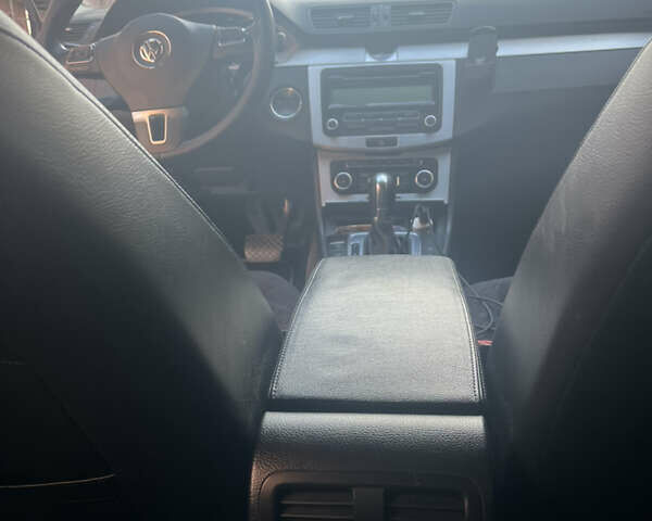 Серый Фольксваген Пассат, объемом двигателя 1.97 л и пробегом 331 тыс. км за 8200 $, фото 8 на Automoto.ua