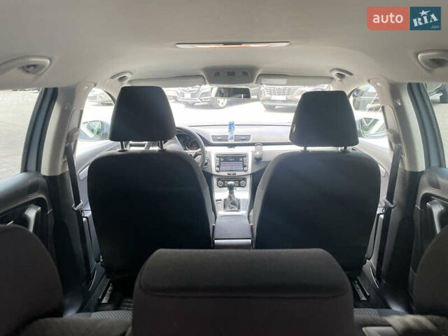 Фольксваген Пассат 2011 в Ивано-Франковске на Automoto.ua Серый Фольксваген Пассат, объемом двигателя 1.97 л и пробегом 262 тыс. км за 8450 $, фото 17 на Automoto.ua