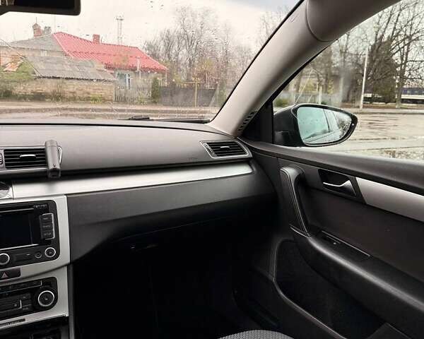 Серый Фольксваген Пассат, объемом двигателя 1.6 л и пробегом 493 тыс. км за 7999 $, фото 45 на Automoto.ua
