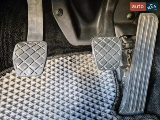 Серый Фольксваген Пассат, объемом двигателя 1.97 л и пробегом 241 тыс. км за 9300 $, фото 15 на Automoto.ua