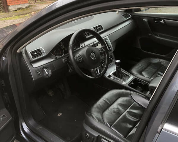 Серый Фольксваген Пассат, объемом двигателя 1.6 л и пробегом 275 тыс. км за 9100 $, фото 14 на Automoto.ua