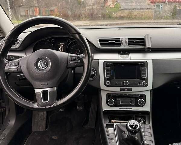 Серый Фольксваген Пассат, объемом двигателя 1.6 л и пробегом 493 тыс. км за 7999 $, фото 44 на Automoto.ua