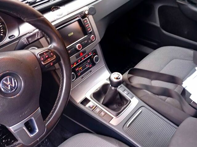 Серый Фольксваген Пассат, объемом двигателя 1.6 л и пробегом 359 тыс. км за 7950 $, фото 2 на Automoto.ua