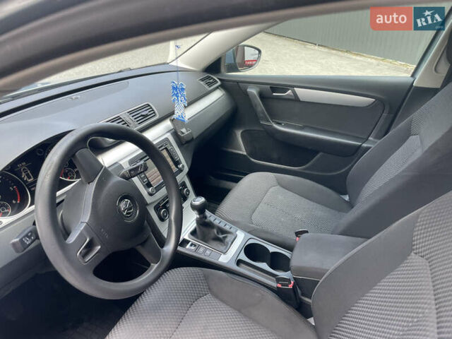 Фольксваген Пассат 2011 в Ивано-Франковске на Automoto.ua Серый Фольксваген Пассат, объемом двигателя 1.97 л и пробегом 262 тыс. км за 8450 $, фото 14 на Automoto.ua