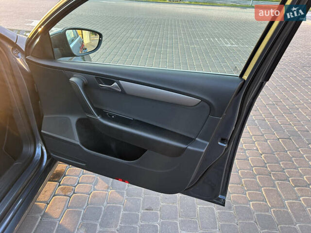 Сірий Фольксваген Пассат, об'ємом двигуна 1.6 л та пробігом 279 тис. км за 8900 $, фото 9 на Automoto.ua