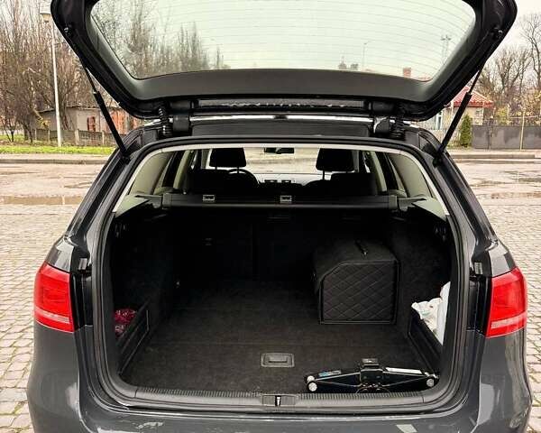 Серый Фольксваген Пассат, объемом двигателя 1.6 л и пробегом 493 тыс. км за 7999 $, фото 24 на Automoto.ua