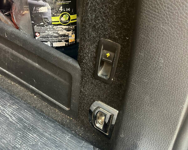 Серый Фольксваген Пассат, объемом двигателя 1.97 л и пробегом 331 тыс. км за 8200 $, фото 12 на Automoto.ua