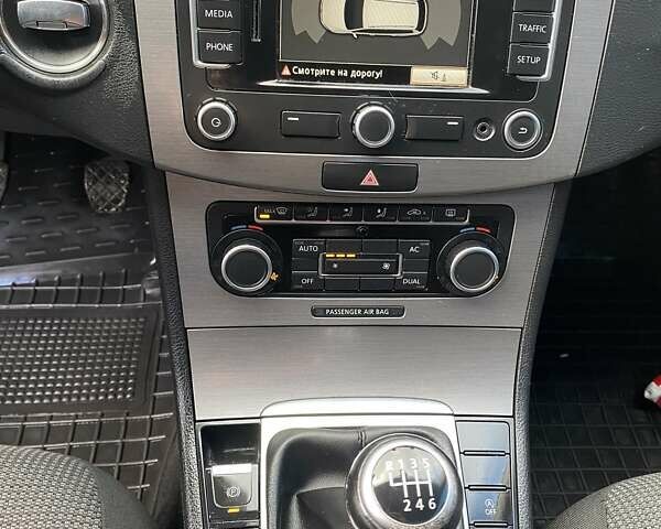 Сірий Фольксваген Пассат, об'ємом двигуна 1.6 л та пробігом 221 тис. км за 8950 $, фото 2 на Automoto.ua