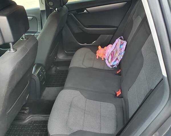 Серый Фольксваген Пассат, объемом двигателя 1.6 л и пробегом 319 тыс. км за 8500 $, фото 17 на Automoto.ua