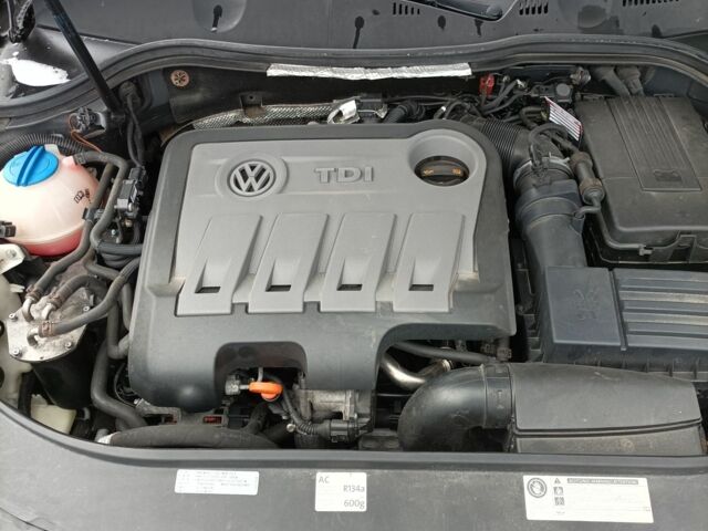 Серый Фольксваген Пассат, объемом двигателя 2 л и пробегом 290 тыс. км за 9900 $, фото 5 на Automoto.ua