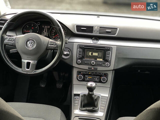 Серый Фольксваген Пассат, объемом двигателя 1.6 л и пробегом 285 тыс. км за 8200 $, фото 50 на Automoto.ua