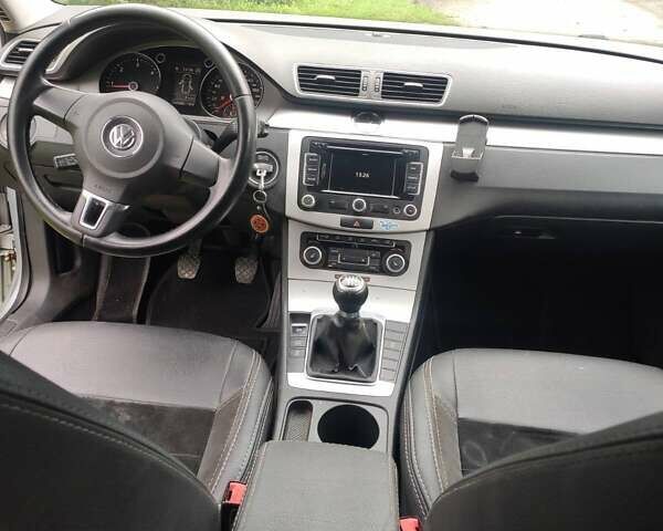 Серый Фольксваген Пассат, объемом двигателя 1.97 л и пробегом 292 тыс. км за 10000 $, фото 10 на Automoto.ua