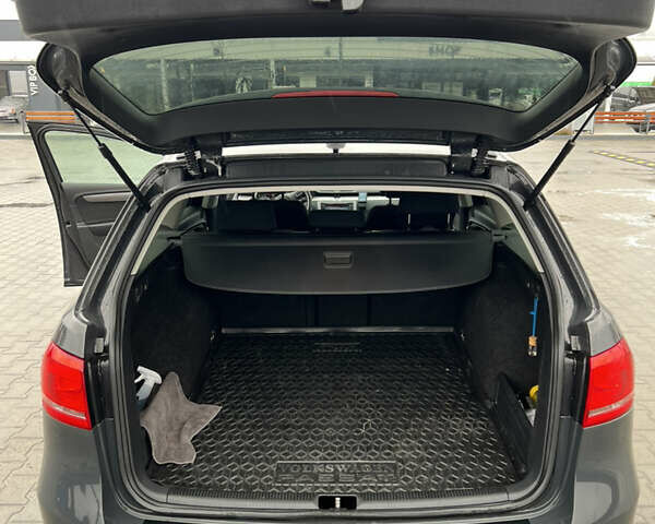 Серый Фольксваген Пассат, объемом двигателя 1.6 л и пробегом 337 тыс. км за 9500 $, фото 7 на Automoto.ua